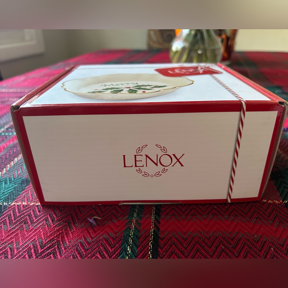 Lenox “Merry” Oval Fluted Dish - NWT - Picture 4 of 5